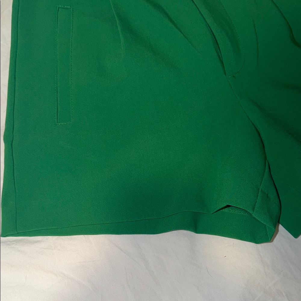 A New Day Green Women's Shorts Size 8 NWT - Picture 3 of 10